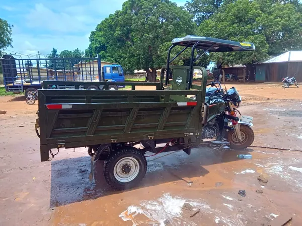 Un camión con suministros para una entrega de Dorcas Foundation.
